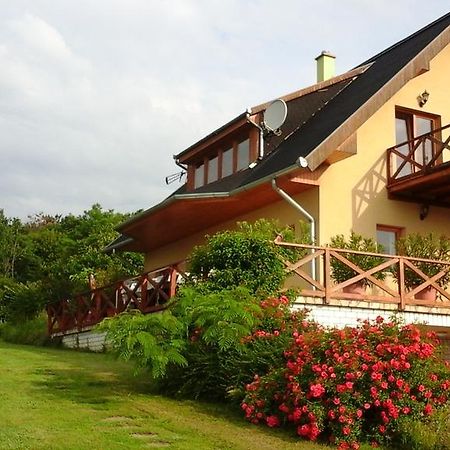 Kincses Vendeghaz Hotel Balatongyörök Buitenkant foto