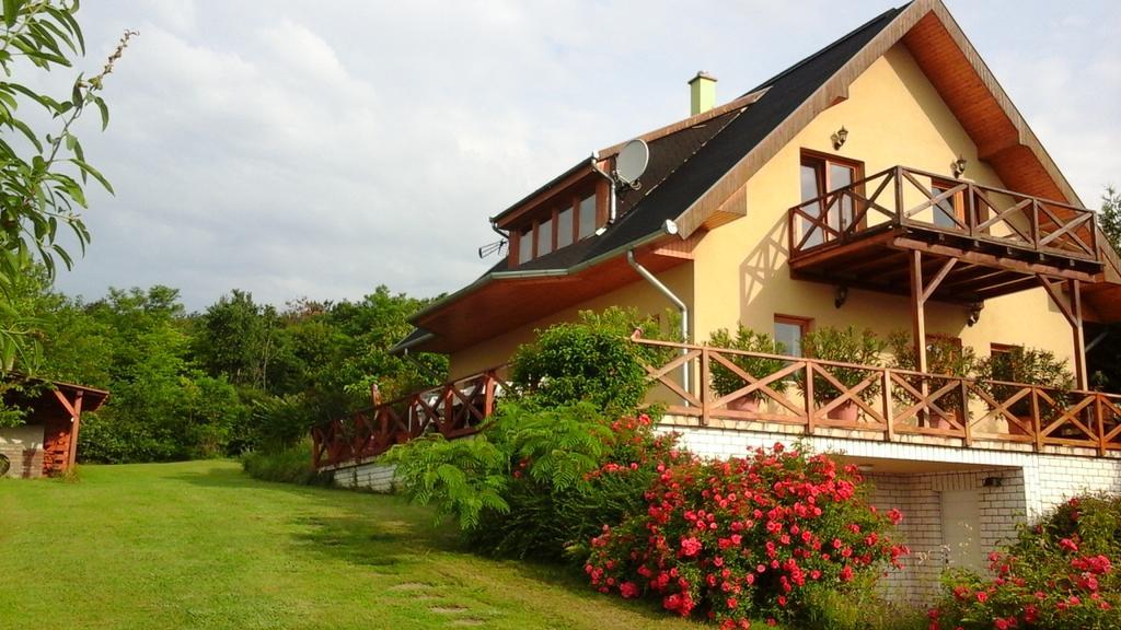 Kincses Vendeghaz Hotel Balatongyörök Buitenkant foto