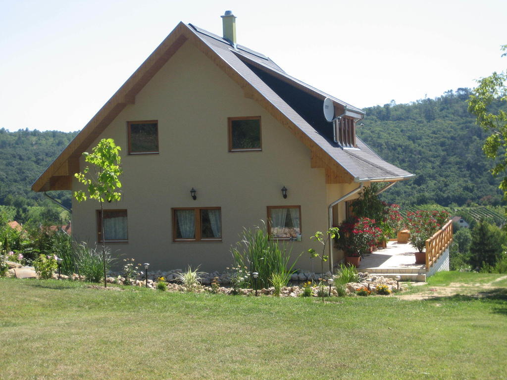 Kincses Vendeghaz Hotel Balatongyörök Buitenkant foto